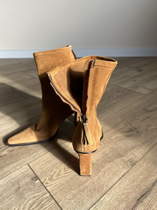Замшеві ботильони zara