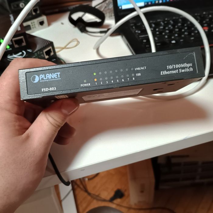 Свіч 8 портовий  Planet