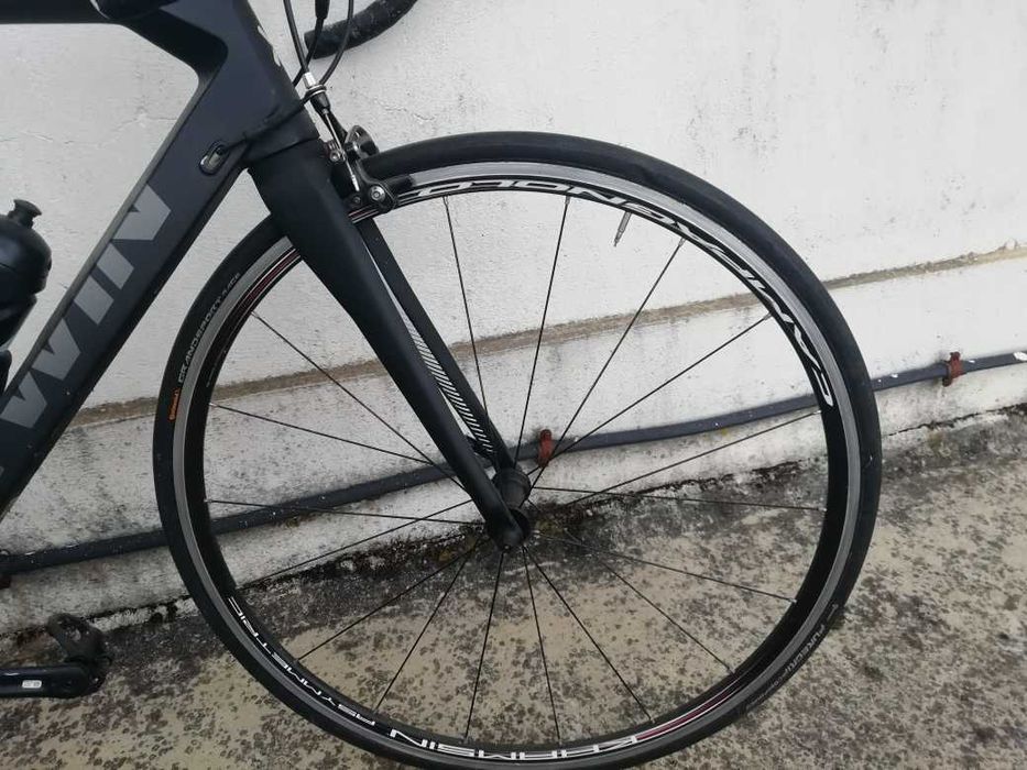 Bicicleta de estrada em carbono