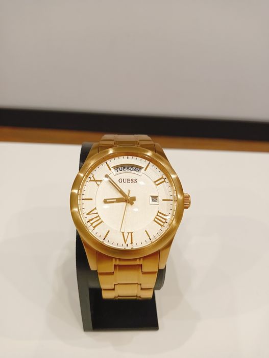 GUESS Gold Elegance – Klasa, Styl i Blask w Jednym!