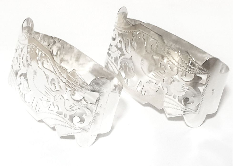 Fantástico par de argolas de guardanapos vintage em prata com pássaros