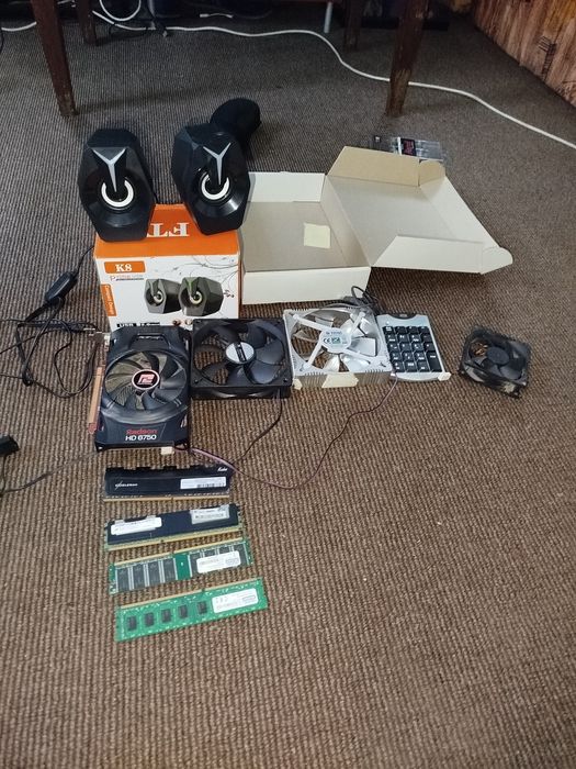 Мега-набір запчастин ПК: Radeon HD 6750, DDR4 16GB, DDR3, Кулери та периферія