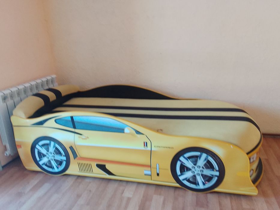 Ліжко - Машина в гарному стані.