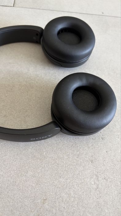 Auscultadores Sony WH-CH520 em preto