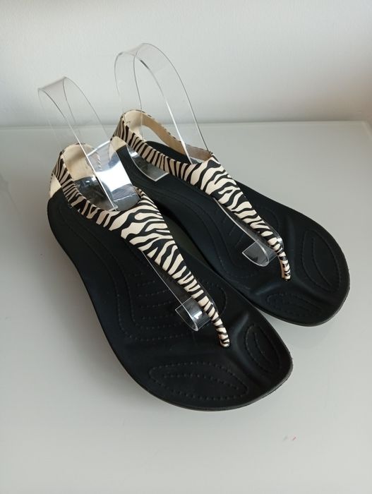 Japonki Crocs Sexi Flip r. 38/39 W8 Zebra
