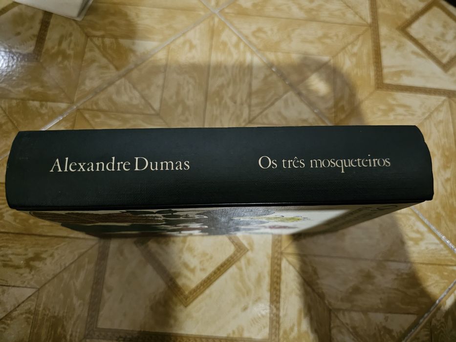 Os Três Mosqueteiros - Alexandre Dumas - Capa Dura