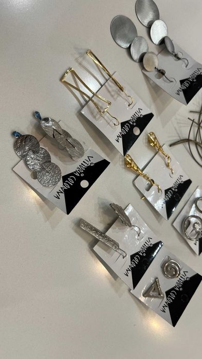 lote 8 pares de brincos Bijuteria - artigo novo