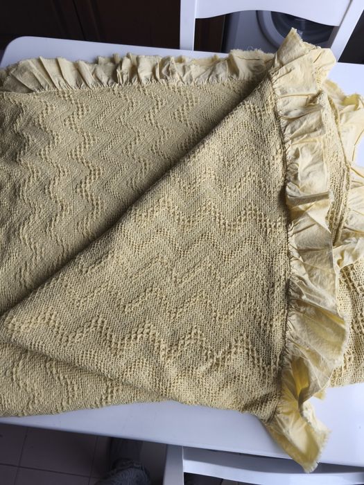 Colcha de casal em algodão desenhada.