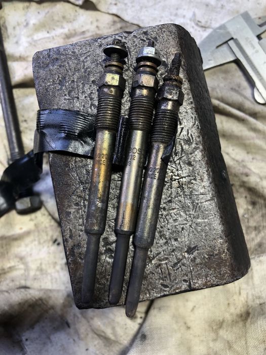 Свічка накала 2.0 HDi Peugeot Citroen Berlingo Partner Expert