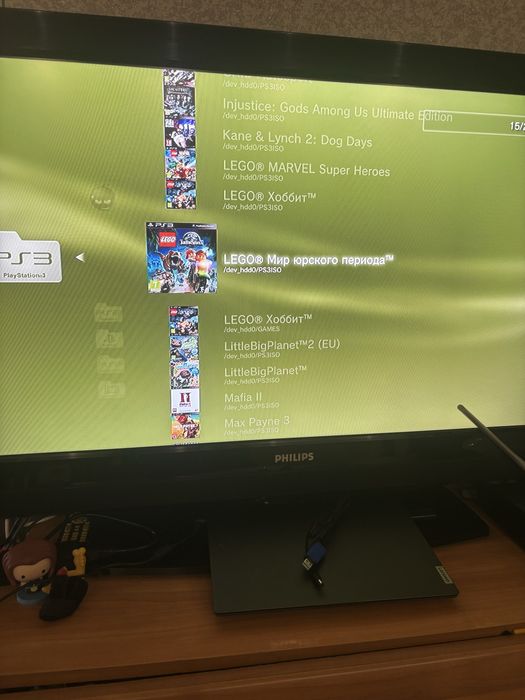 PS3 с додатковими контролерами