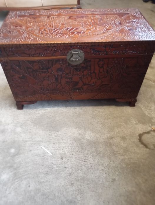 Vendo esta arca muita bonita bom estado