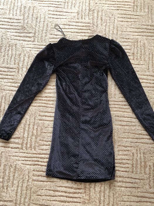 чорне плаття з бльостками