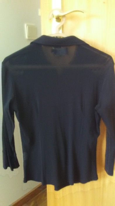 Vendo duas peças de roupa.