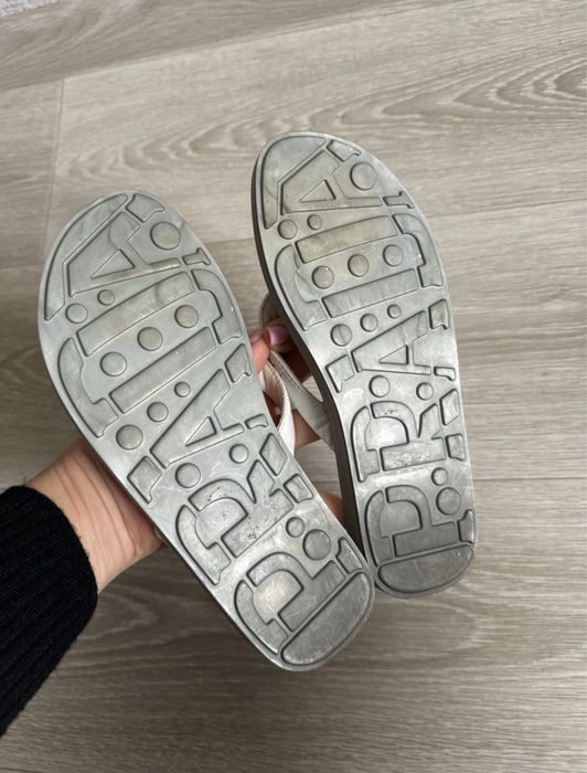 Жіноча гарні шльопки тапки Prada оригінал