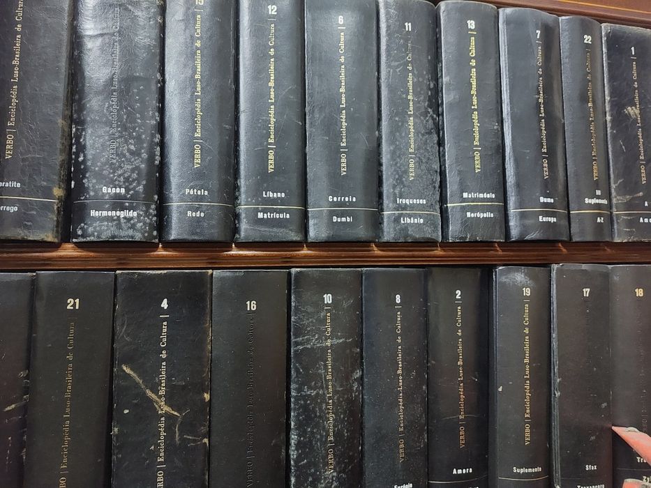 Coleção  22 volumes da Enciclopédia  Luso Brasileira  (25€ a coleção)