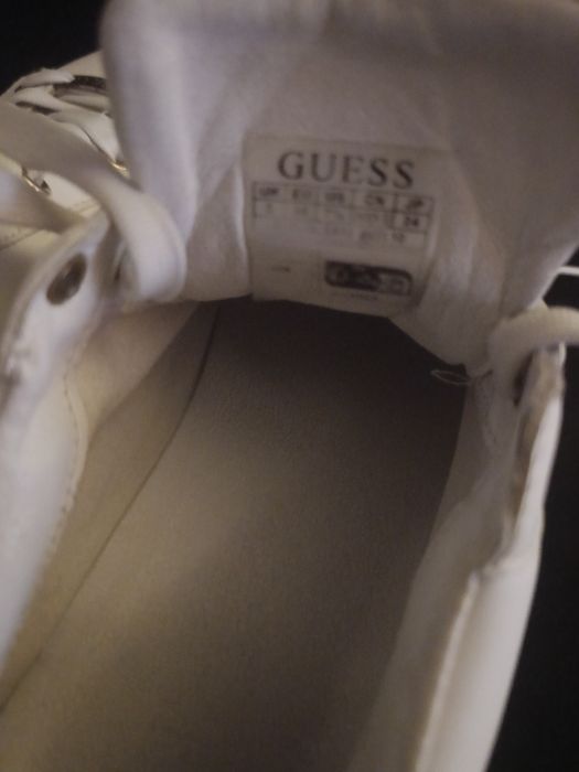 Sprzedam snakersy damskie guess