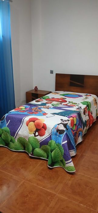 Vendo cama + colchão de solteiro + mesinha de cabeceira