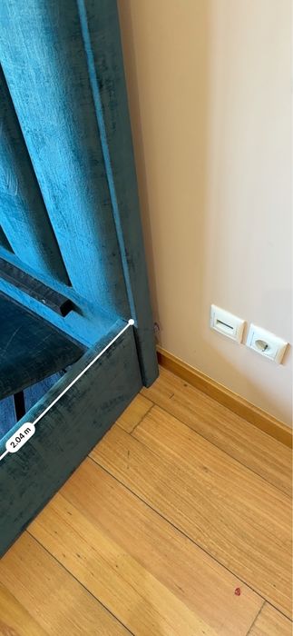 Cama de casal estofada verde  com cabeceira XL