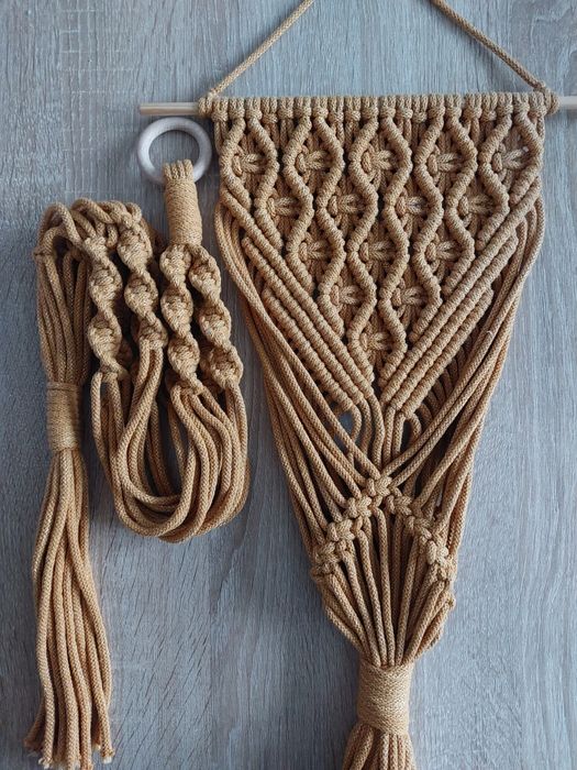 UP zestaw Kwietnik makrama wiszący na ścianie  Musztardowowo złoty