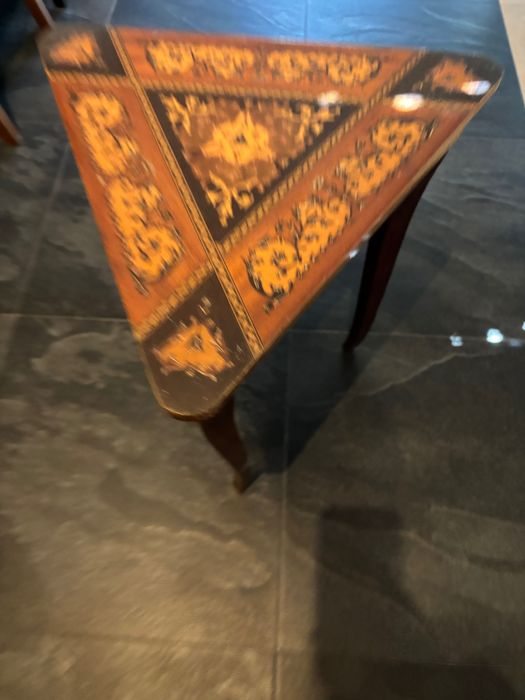 Mesa pequena Angola de madeira muito exótica e rara