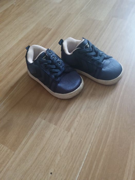 Кросівки дитячі.