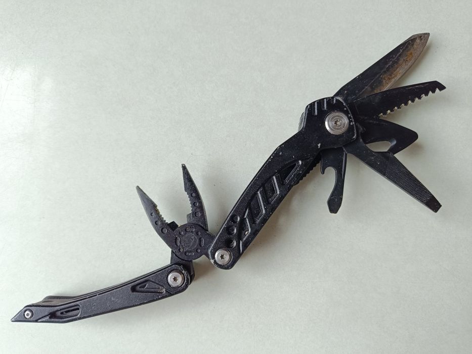 narzędzie wielofunkcyjne scyzoryk MULTITOOL 7w1