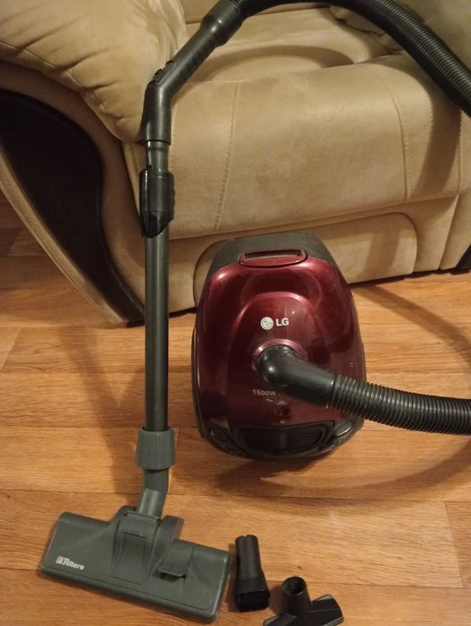 Пилосос LG 1500W