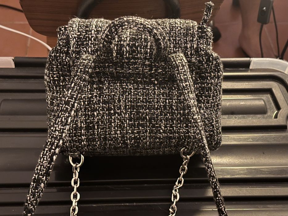 Mala elegante preta e branca à venda