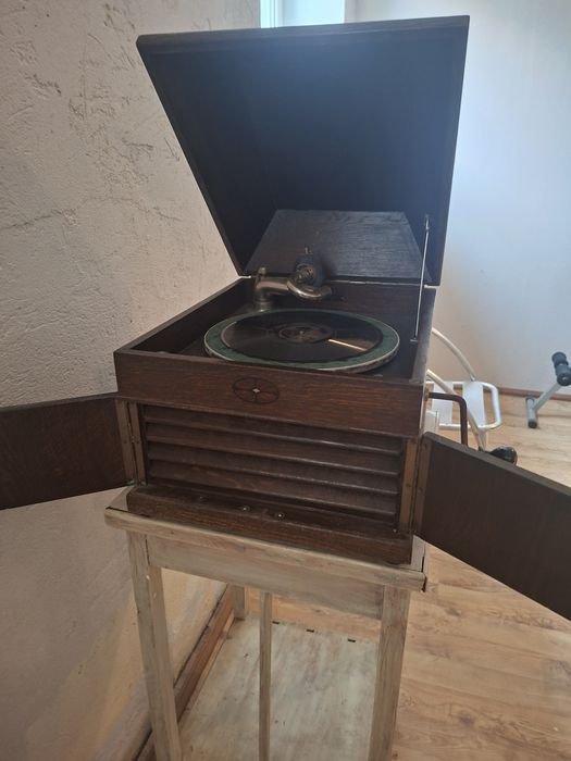 Gramofon, szwedzki, antyczny, skrzynkowy/szafkowy patefon starodawny