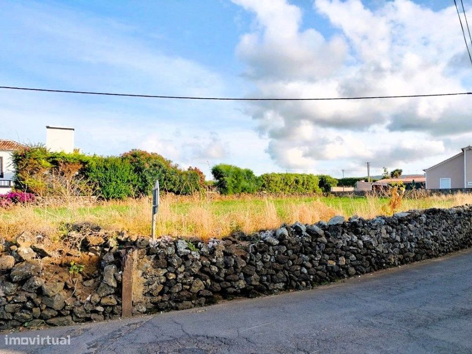 Terreno situado na Vila das Lajes - Ilha Terceira