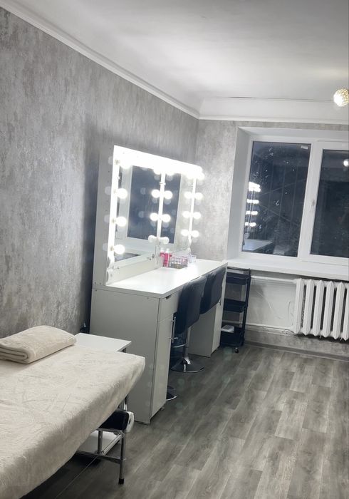 Здам в оренду кушетку, місце бровісту та  майстру манікюра