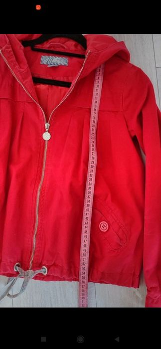 Czerwona kurtka Moodo