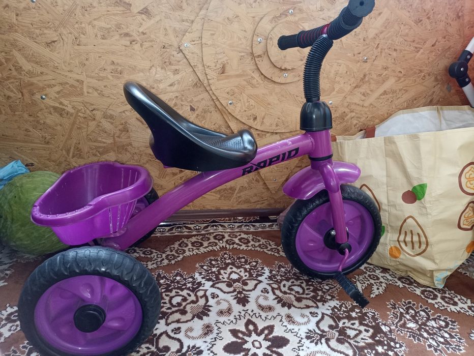 Продам дитячий велосипед на трьохколісний