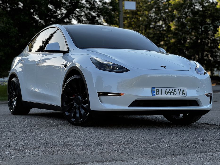 Tesla model Y Perfomance 2023