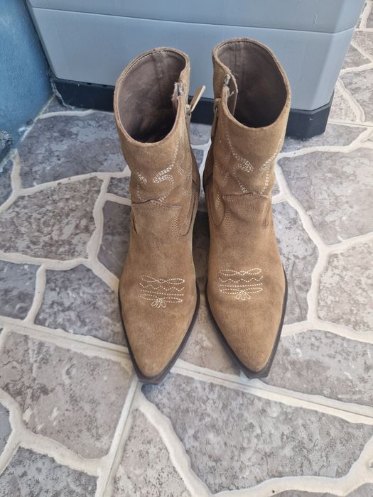 Botas Cowboy Camel em Camurça Sintética | Estilo Western | Stradivarius