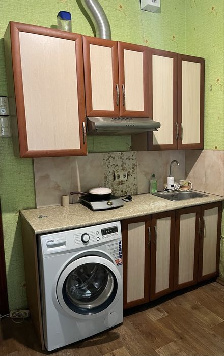 Продам велику кімнату 17.7м2 у гуртожитку.