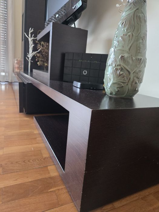 Movel de TV com gavetas e prateleira