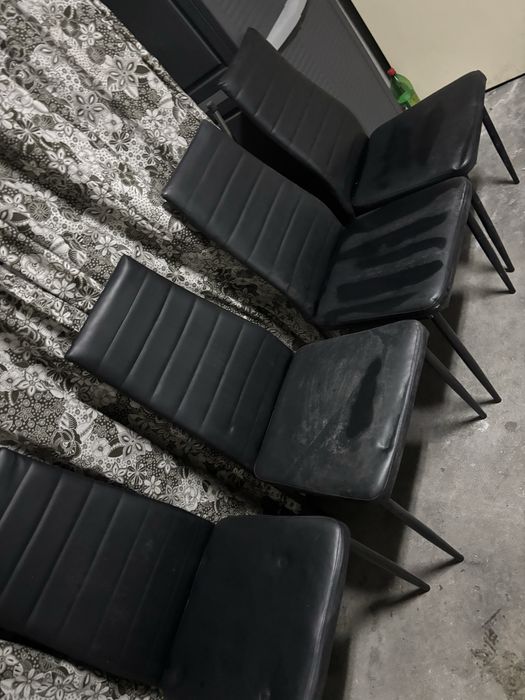 Vende se Cadeiras pretas