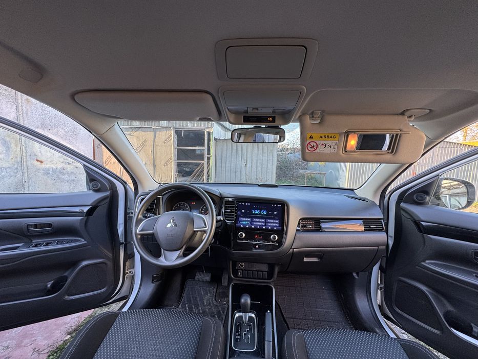 Продаж Mitsubishi Outlander 2021 року