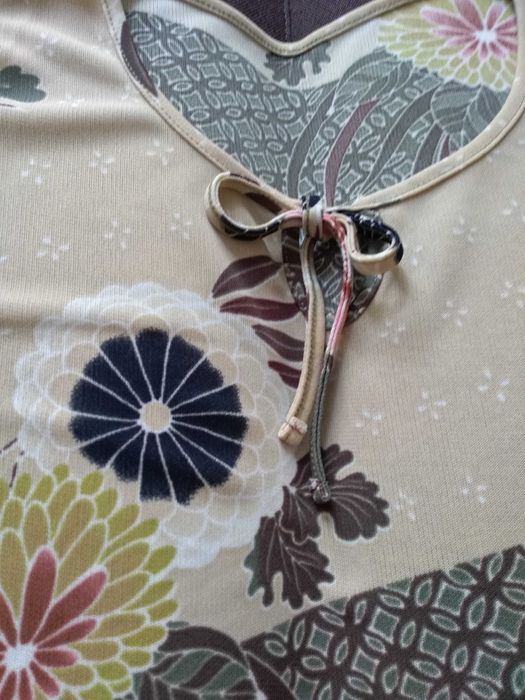 Piękna letnia tunika z długim rękawem asymetryczny dół