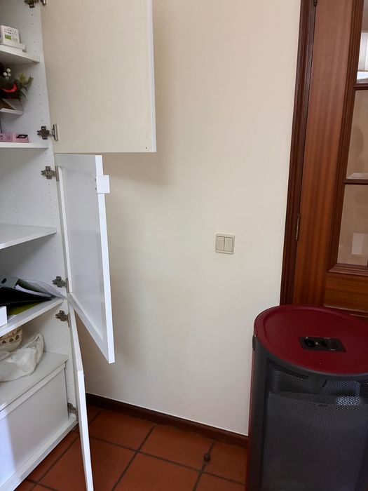 Vendo móvel com prateleiras e porta sala/cozinha/wc
