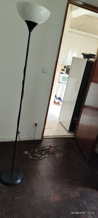 Vendo candeeiro de pé alto