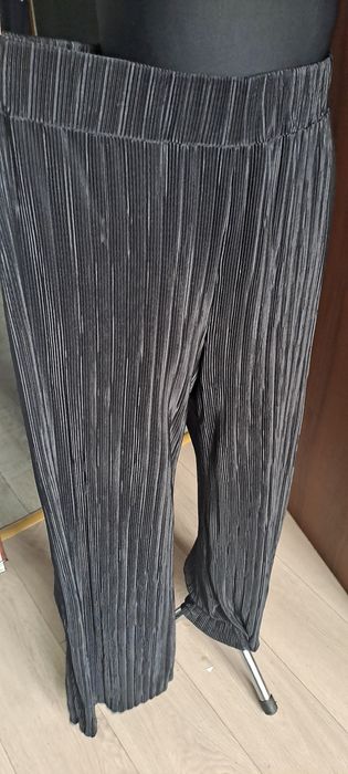 Eleganckie spodnie w prążki na wysoką osobę