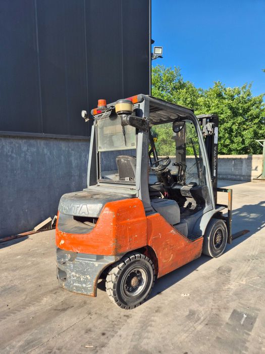 Empilhador toyota 2500kg
