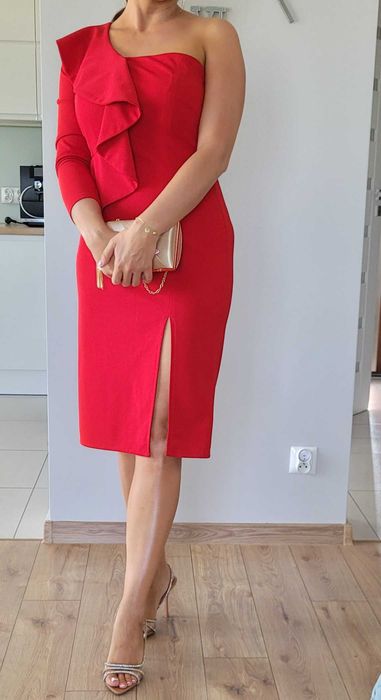 Piękna Elegancka Czerwona Sukienka Kartes