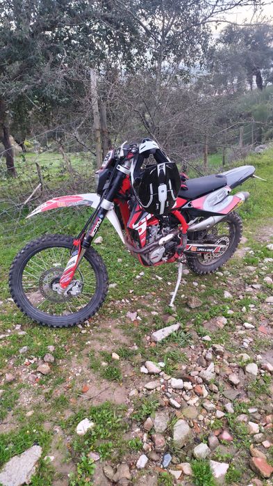 Husqvarna 300r legalizada e com documentos em dia.