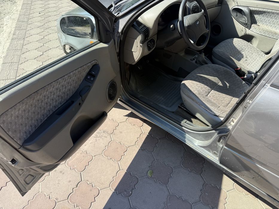 Ваз Калина 1.6 бензин. Не на  ходу. Оформление