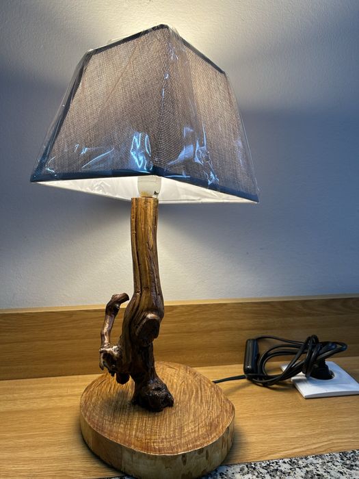 Candeeiro de madeira