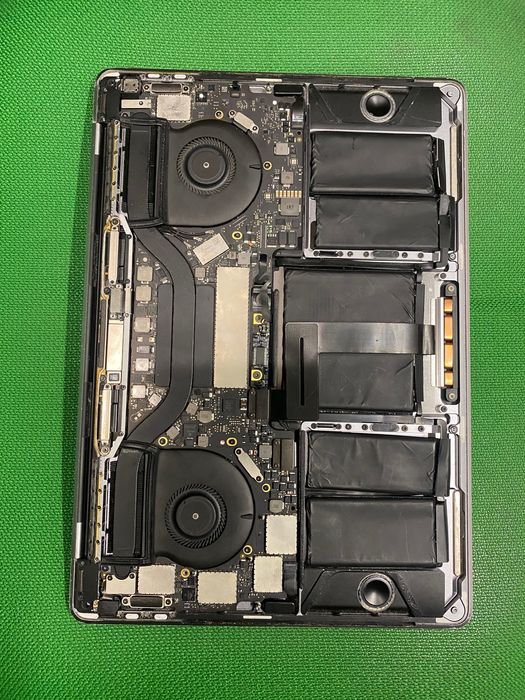MacBook Pro A1706 uszkodzony