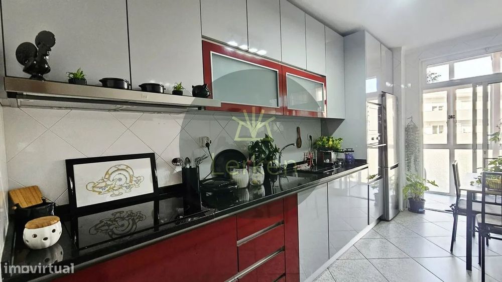 T2 junto ao centro de Guimarães | Cozinha renovada, garagem e elevador — Fermentões, Braga